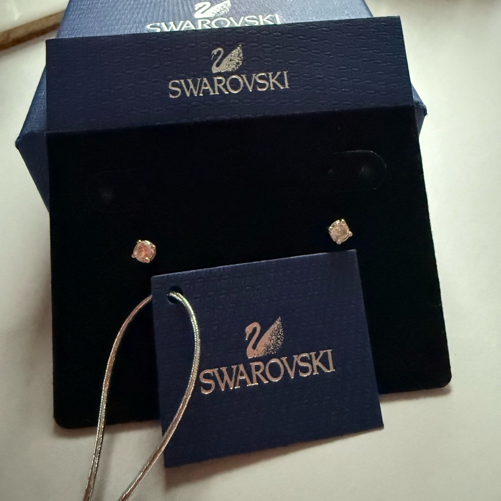 ❌SOLD❌SWAROVSKI Crystal Stud Earrings in Silver White Color.